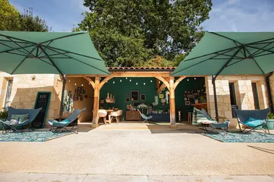 Terrasse ou espace extérieur de l'établissement Les Bernardies