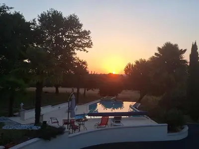 Piscine de l'établissement Lola ou située à proximité