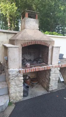 Barbecue disponible mis à disposition des clients de l'appartement
