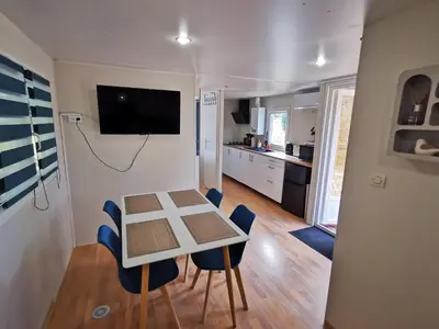 Télévision ou salle de divertissement dans l'établissement Le Temps d une Pause