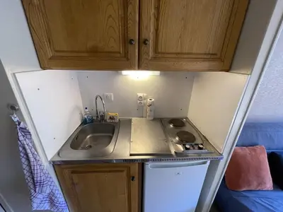 Cuisine ou kitchenette dans l'établissement Charmant Duplex pour 5 pers., Wi-Fi & Parking au Lioran - FR-1-787-108