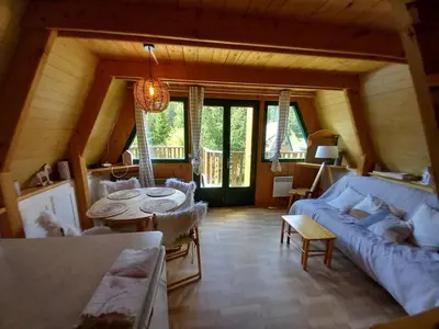 Un ou plusieurs lits dans un hébergement de l'établissement Chalet individuel chaleureux au pied des pistes - FR-1-787-128