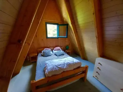 Un ou plusieurs lits dans un hébergement de l'établissement Chalet individuel chaleureux au pied des pistes - FR-1-787-128