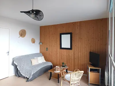 Un ou plusieurs lits dans un hébergement de l'établissement Super Besse: Appartement 6 pers. lumineux avec balcon et cuisine équipée - FR-1-814-144