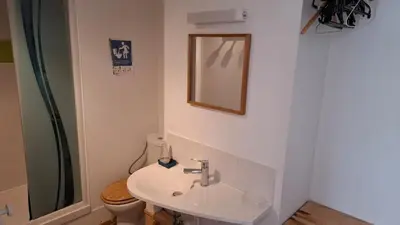 Salle de bains dans l'établissement Les Tomettes - Le Mont-Dore