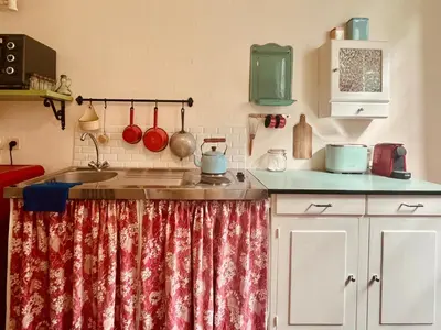 Cuisine ou kitchenette dans l'établissement Le bibelot