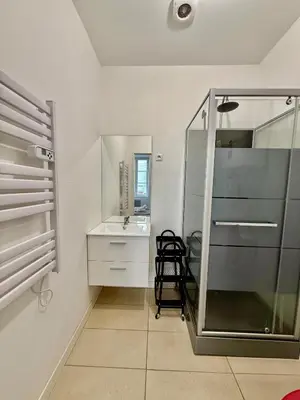 Salle de bains dans l'établissement Studio 2 cosy Av Garibaldi - DABNB