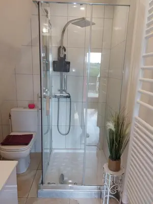 Salle de bains dans l'établissement TIPI de LOUIS