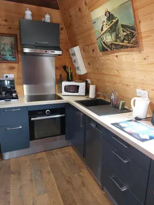 Cuisine ou kitchenette dans l'établissement TIPI de LOUIS