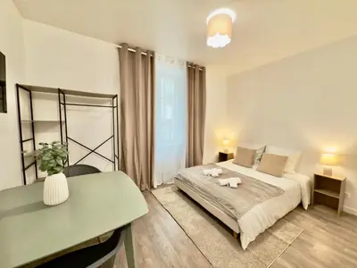 Un ou plusieurs lits dans un hébergement de l'établissement Studio 4 lumineux Av Garibaldi - DABNB