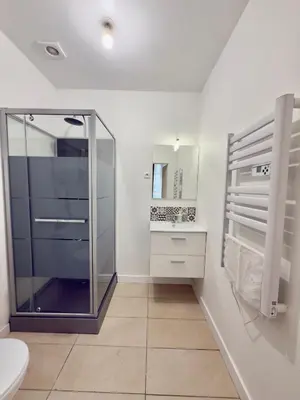 Salle de bains dans l'établissement Studio 4 lumineux Av Garibaldi - DABNB
