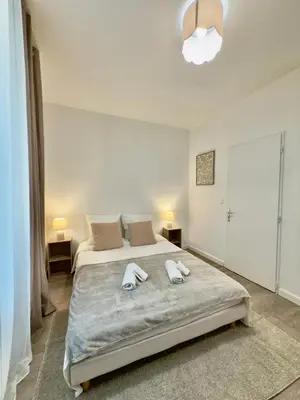 Un ou plusieurs lits dans un hébergement de l'établissement Studio 4 lumineux Av Garibaldi - DABNB