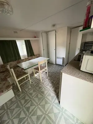 Cuisine ou kitchenette dans l'établissement mobil home