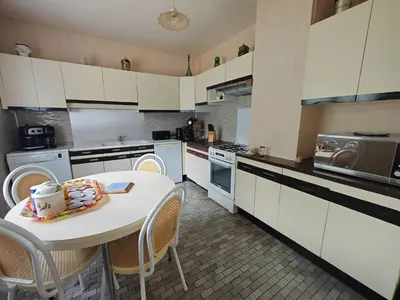 Cuisine ou kitchenette dans l'établissement La Clé des Champs, douce et raffinée