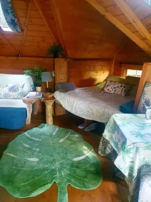 Un ou plusieurs lits dans un hébergement de l'établissement Cabanes et Spa du Puy Mary