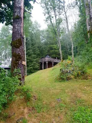Paysage naturel près de la tente de luxe