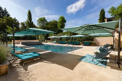 Piscine de l'établissement Lo Petit Cretsou ou située à proximité