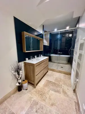 Salle de bains dans l'établissement Appartement de standing rénové