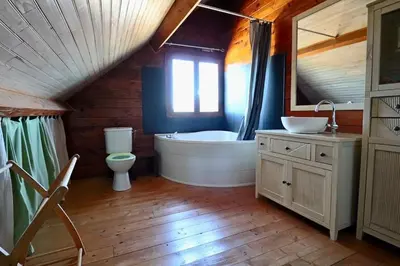 Salle de bains dans l'établissement Le chalet de Flo
