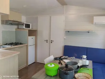 Cuisine ou kitchenette dans l'établissement Mobil Home avec Terrasse à La Cassagne - API-1-52-277