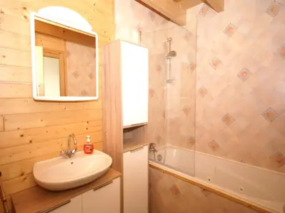 Salle de bains dans l'établissement Chalet in Beaulieu near Lake & Castle