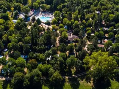 Piscine de l'établissement Mobil-home avec Terrasse à La Cassagne pour 6 personnes - API-1-52-247 ou située à proximité