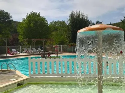Piscine de l'établissement Mobil-home 4 pers, Terrasse - API-1-52-470 ou située à proximité
