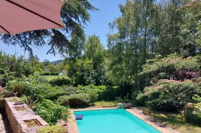 Piscine de l'établissement Demeure avec piscine et tennis ou située à proximité