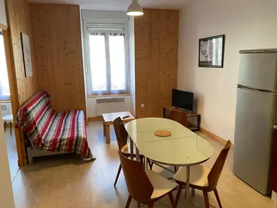 Télévision ou salle de divertissement dans l'établissement Val-location la paix 6