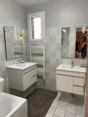 Salle de bains dans l'établissement Chalet Louise 16 personnes - 5 chambres