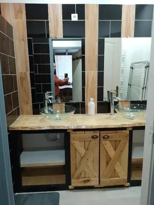 Salle de bains dans l'établissement Refuge chaleureux pour des vacances en famille