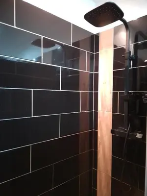 Salle de bains dans l'établissement Refuge chaleureux pour des vacances en famille