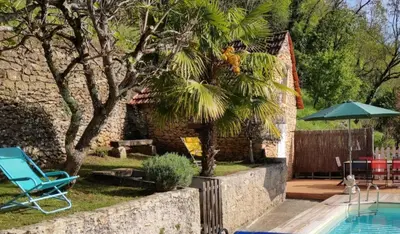 Piscine de l'établissement Maison de caractère à Montignac Lascaux ou située à proximité