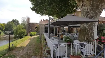 Jardin de l'établissement Maison de caractère à Montignac Lascaux