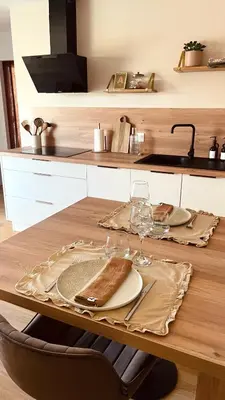 Cuisine ou kitchenette dans l'établissement Chalet Zénaé - Chalet Cosy avec spa & Sauna