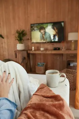 Télévision ou salle de divertissement dans l'établissement Chalet Zénaé - Chalet Cosy avec spa & Sauna