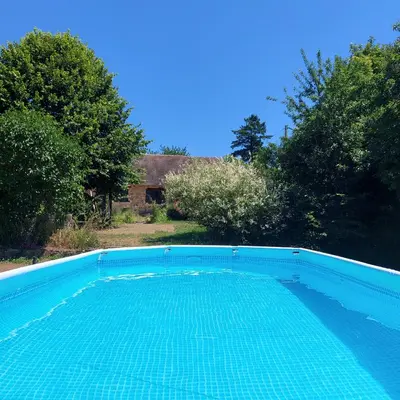 Piscine de l'établissement Le Potagîte, Gîte dans un jardin potager Limousin ou située à proximité