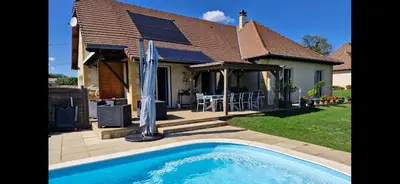 Piscine de l'établissement Chambre d hotes dans maison au calme et bien située pour visiter de nombreux sites ou située à proximité