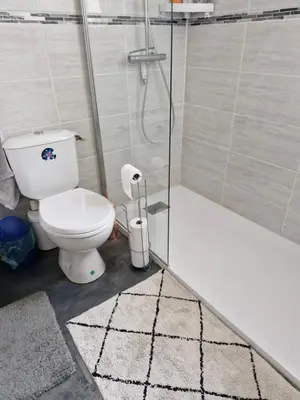 Salle de bains dans l'établissement Chambre d hotes dans maison au calme et bien située pour visiter de nombreux sites