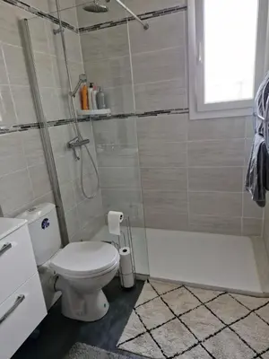 Salle de bains dans l'établissement Chambre d hotes dans maison au calme et bien située pour visiter de nombreux sites