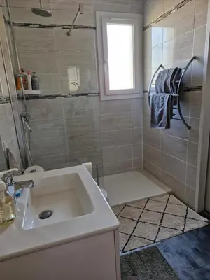 Salle de bains dans l'établissement Chambre d hotes dans maison au calme et bien située pour visiter de nombreux sites