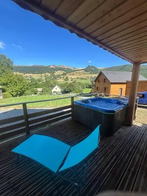 Vue générale sur la montagne ou vue sur la montagne depuis le chalet