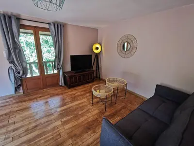 Télévision ou salle de divertissement dans l'établissement Chalet 4-6 Le temps d une pause au Olivier