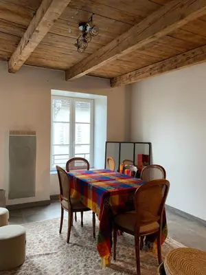 Coin salon dans l'établissement Chez Burons&Bouchons, Le Refuge Gourmand et Authentique