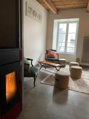 Coin salon dans l'établissement Chez Burons&Bouchons, Le Refuge Gourmand et Authentique