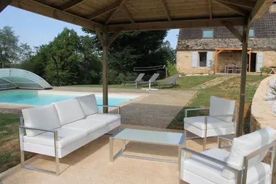 Piscine de l'établissement Les Mazaux avec piscine chauffée au nord de Sarlat ou située à proximité