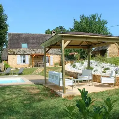 Les Mazaux avec piscine chauffée au nord de Sarlat