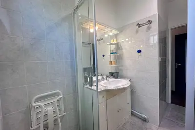 Salle de bains dans l'établissement Casa Nobel - Joli logement pour 4 pers - Balcon