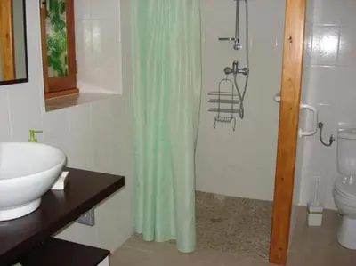 Salle de bains dans l'établissement La Girolle