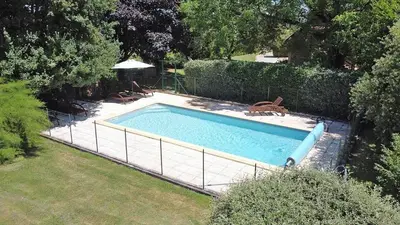 Piscine de l'établissement Vialard Haut piscine privée au nord de Sarlat ou située à proximité